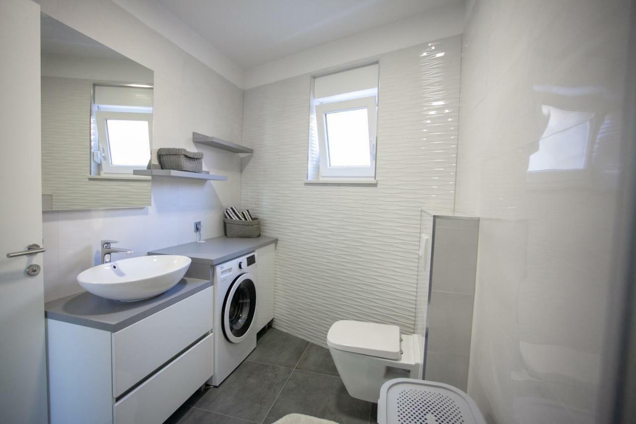 Luxury Apartments Beach Jesenice  Eksteriør bilde